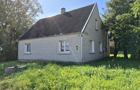 Joniškio r. Maželių k., parduodamas tvarkingas 3k. su virtuve apmūrytas gyvenamas namas